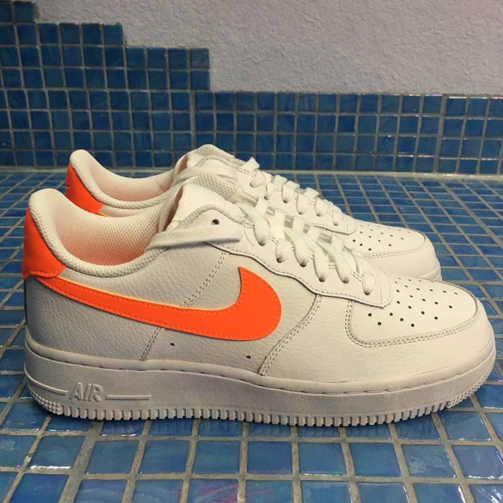 Nike Air Force 1 ‘07 orange swoosh